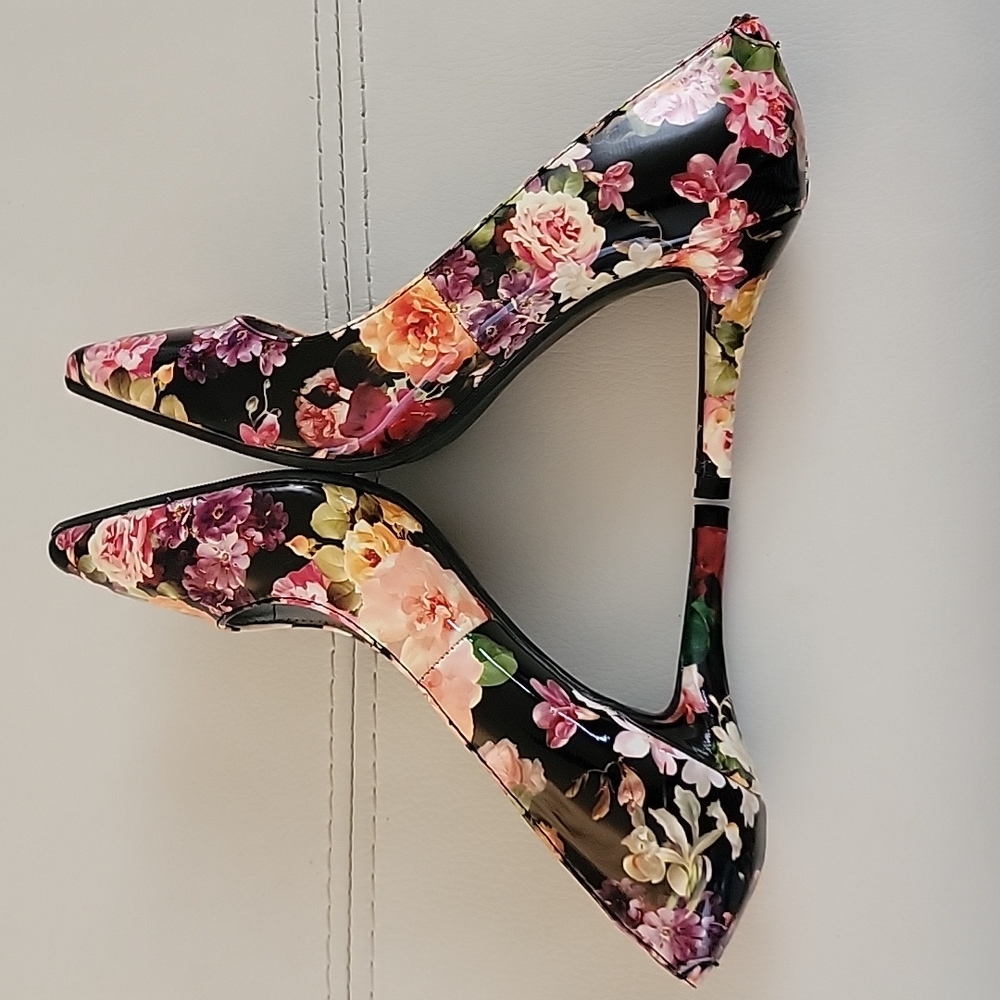 EUC 143 Girl Owanda Floral Heels Size 5